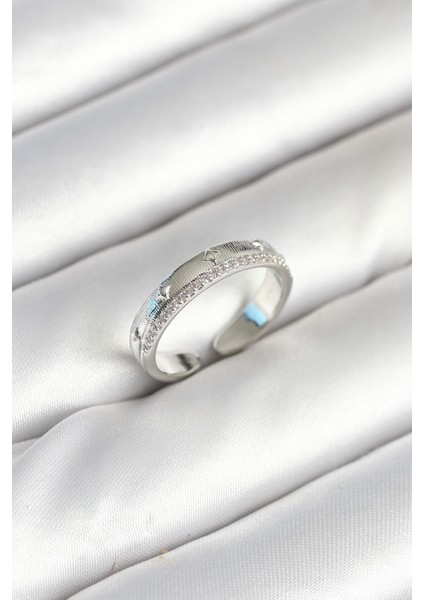 Gümüş Renk Şerit Zirkon Taşlı Kadın Yüzük - TJ-BYK3904