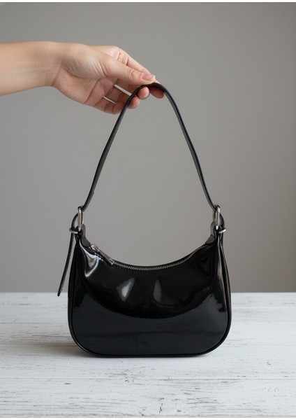 Kadın Mini Siyah Kemer Detaylı Baget Çanta