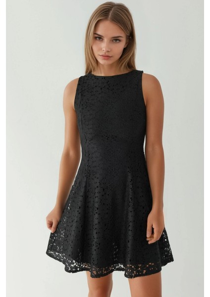 Kadın Yuvarlak Yakalı Dantel Mini Elbise Siyah