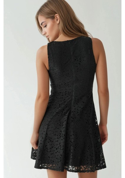 Kadın Yuvarlak Yakalı Dantel Mini Elbise Siyah