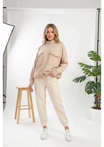 Cepli ve Inci Işlemeli Şık Kadın Sweatshirt