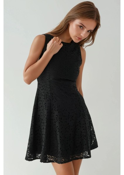 Kadın Yuvarlak Yakalı Dantel Mini Elbise Siyah