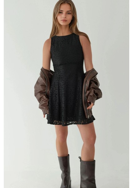 Kadın Yuvarlak Yakalı Dantel Mini Elbise Siyah