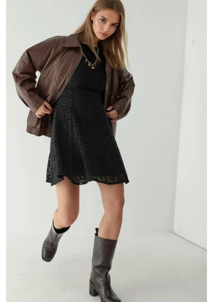 Kadın Yuvarlak Yakalı Dantel Mini Elbise Siyah