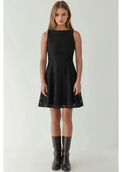 Kadın Yuvarlak Yakalı Dantel Mini Elbise Siyah