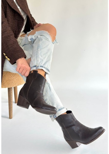 Sivri Burun Topuklu Bot Acı Kahve Topuk Boyu 5,5 cm