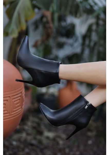 Topuklu Yandan Fermuarlı Bot Siyah Topuk Boyu 10 cm fırsatları