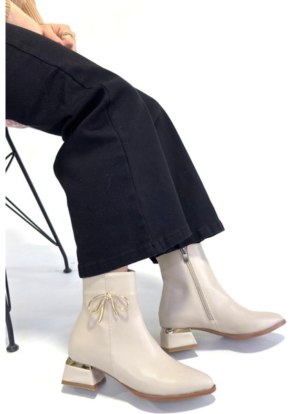 Sivri Burun Yandan Fermuarlı Topuklu Bot Bej Topuk Boyu 3 cm