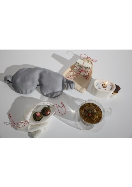 Luma Touch Kiraz-Vişne Çekirdekli Lavantalı Göz Maskesi, Doğal Mum, Blossom Tea & Meditasyon Seti fırsatları