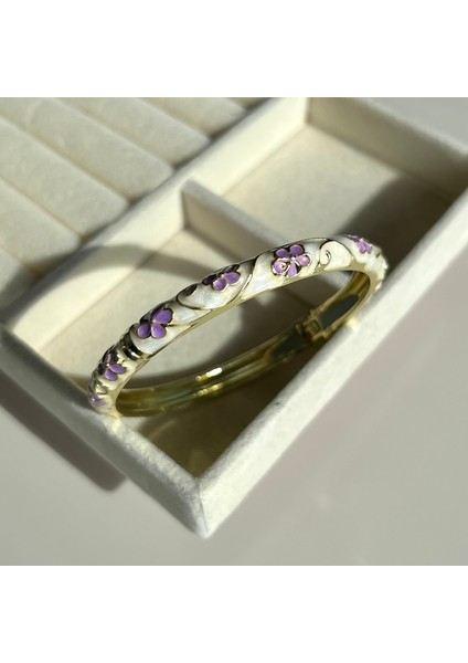 Mineli Pirinç Mor Çiçek Motifli Gold Kadın Bilezik