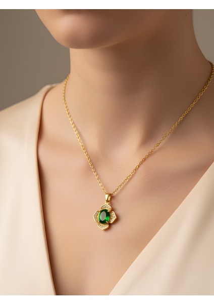 Yeşil Taşlı Yonca Şeklinde Çelik Kolye