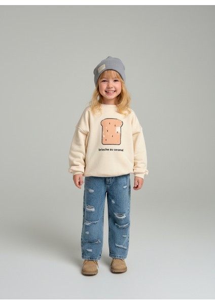 Kız Çocuk Pamuklu Krem Baskılı Sweatshirt ve Yırtık Detaylı Denim Pantolon Takım