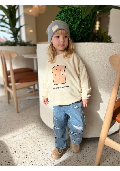 Kız Çocuk Pamuklu Krem Baskılı Sweatshirt ve Yırtık Detaylı Denim Pantolon Takım fırsatları