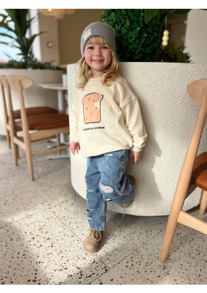 Kız Çocuk Pamuklu Krem Baskılı Sweatshirt ve Yırtık Detaylı Denim Pantolon Takım