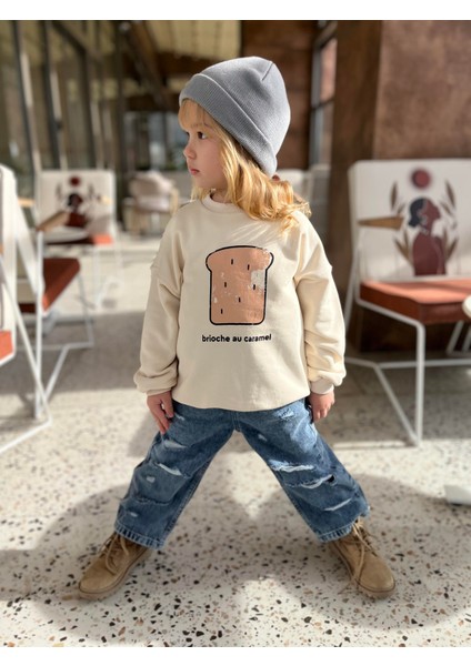Kız Çocuk Pamuklu Krem Baskılı Sweatshirt ve Yırtık Detaylı Denim Pantolon Takım