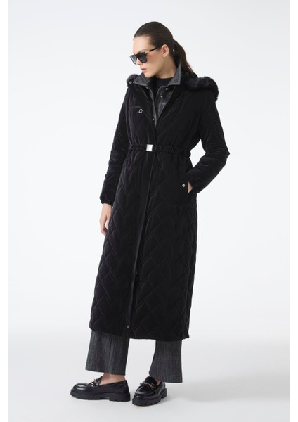 Kürk Detaylı Kapüşonlu Uzun Siyah Şişme Mont 12765 fırsatları