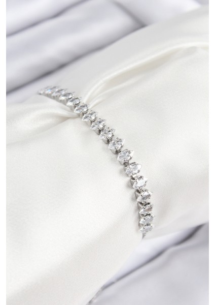 Pirinç Zirkon Taşlı Damla Model Gümüş Renk Asansörlü Kadın Bileklik - Lisinya