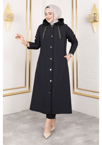 Zincir Detaylı Kapüşonlu Tesettür Kap - Altın Düğmeli - Kapitone Desenli Modern