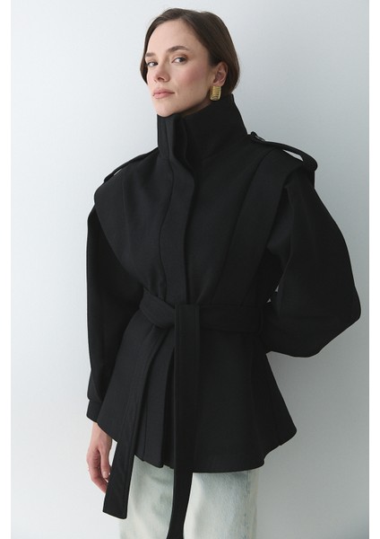 Siyah Apoletli Vatkalı Kaşe Kaban - 1005