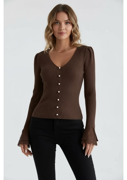Kolları Dantel Detay Inci Düğmeli Triko Bluz fiyatları