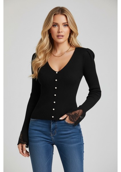 Kolları Dantel Detay Inci Düğmeli Triko Bluz