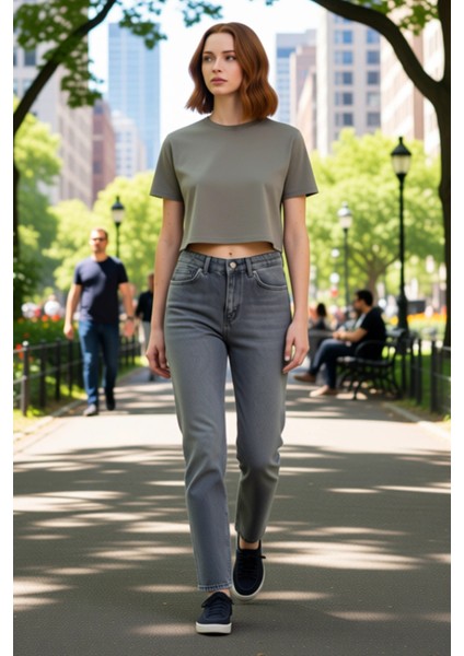 Kadın Yüksek Bel Mom Jean Pantolon Fonksiyonel Dayanıklı Kaliteli Konforlu Estetik Premium modelleri
