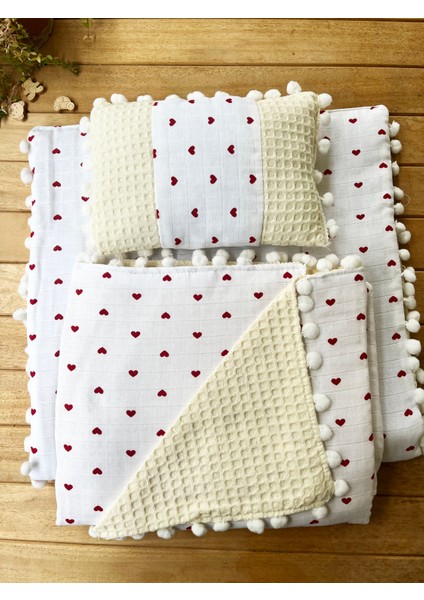 Kalp Desenli Çift Katlı Müslin ve Waffle Kumaş Alt Açma , Yastık ve Battaniye 3'lü Set 40 x 70 Tek Ebat