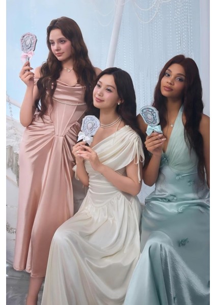 Shell’s Inci Beyazı Vintage Mücevher El Aynası fırsatları