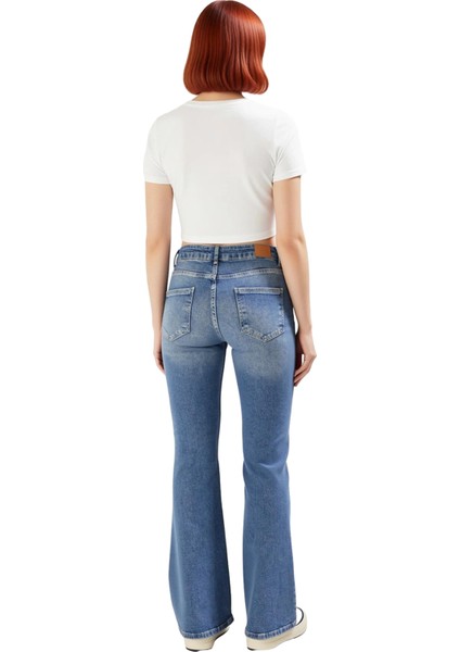 Kadın Flare Kesim Esnek Denim Pantolon Fonksiyonel Dayanıklı Kaliteli Konforlu Estetik Şık fiyatları