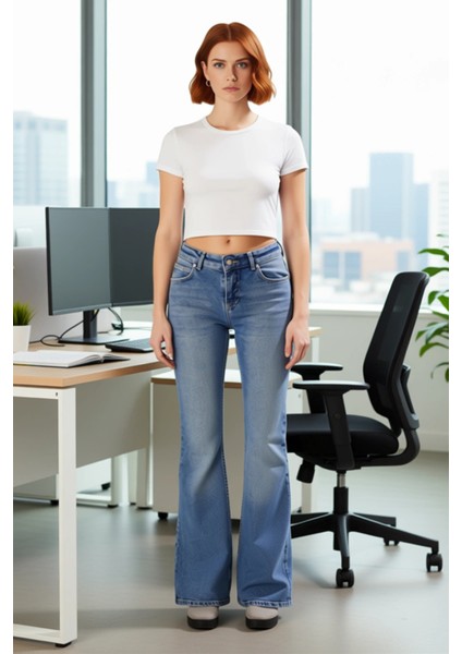Kadın Flare Kesim Esnek Denim Pantolon Fonksiyonel Dayanıklı Kaliteli Konforlu Estetik Şık modelleri