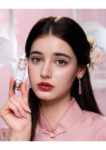 Butterfly Cloud Collar Parlak Nemlendirici Ruj fırsatları