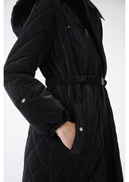 Kürk Detaylı Kapüşonlu Uzun Siyah Şişme Mont 12765 indirimleri