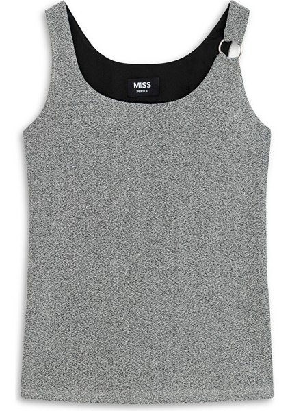 Asimetrik metal aksesuarlı tişört IW6250070134122 indirimleri