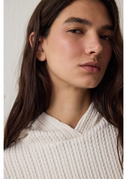 Ekru Örgü Detaylı Kapüşonlu Sweatshirt indirimleri