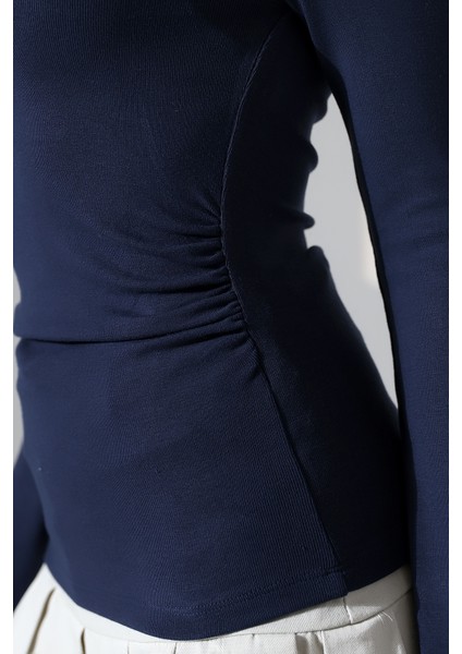 Uzun Kollu Kayık Yaka Yanları Büzgülü Vücuda Oturan Basic Kadın Body T-Shirt 21951 Lacivert fiyatları
