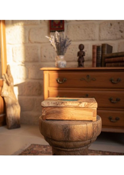 Zeytin Ağacından Epoksili El Yapımı Büyük Boy Takı Sandığı - 25*22 cm - Yükseklik 9 cm modelleri