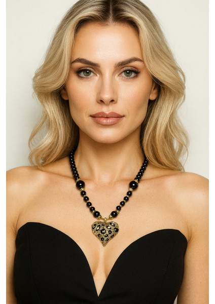 Altın Kaplama Kalp Detaylı Siyah Inci Kolye