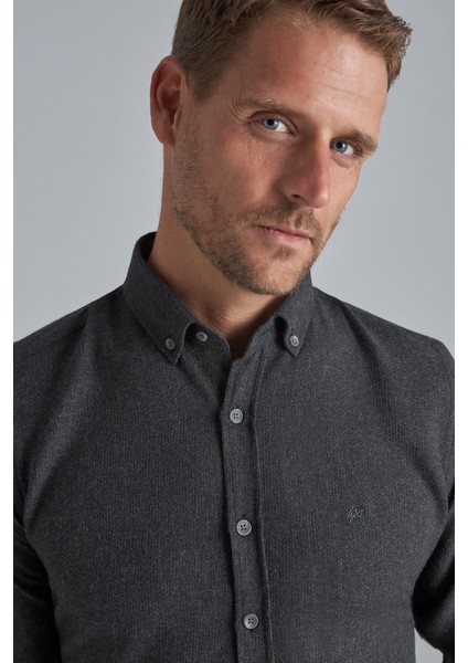 Erkek Siyah Dynamic Fit Düğmeli Yaka Gömlek fiyatları
