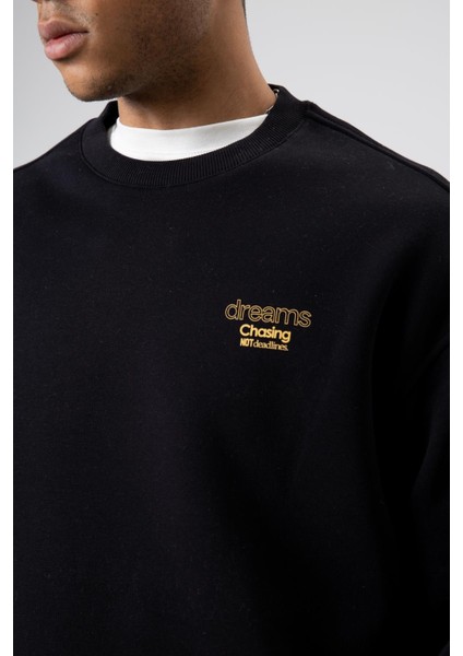 Oversize Bisiklet Yaka Baskılı Sweatshirt Siyah fırsatları