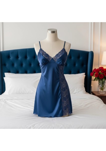 Bicomi Mavi Dantel Detaylı Yırtmaçlı Ince Askılı Saten Kısa Fantezi Gecelik