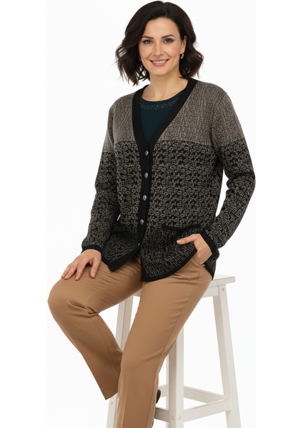 Kadın Kışlık Motifli Çift Cepli Önü Düğmeli Normal Kesim Likralı Yünlü Dokuma Kumaş Anne Hırka