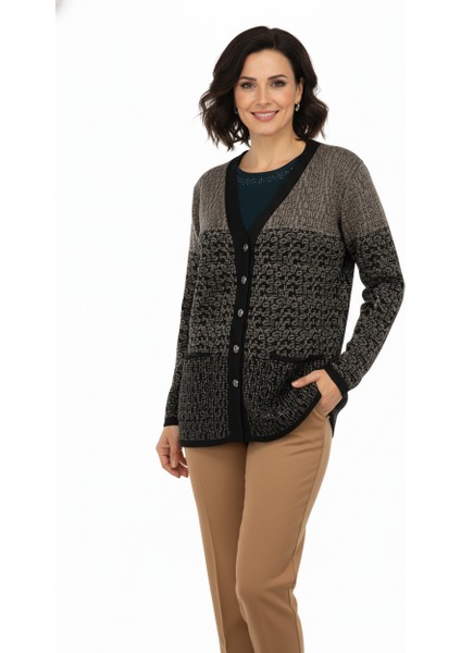 Kadın Kışlık Motifli Çift Cepli Önü Düğmeli Normal Kesim Likralı Yünlü Dokuma Kumaş Anne Hırka fırsatları