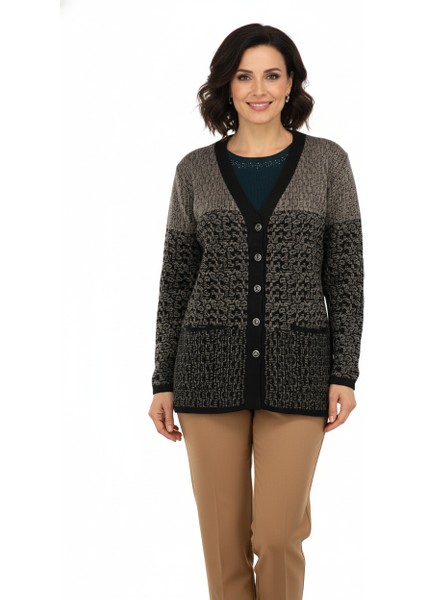 Kadın Kışlık Motifli Çift Cepli Önü Düğmeli Normal Kesim Likralı Yünlü Dokuma Kumaş Anne Hırka indirimleri