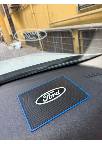 Ford Torpido Üstü Kaydırmaz Ped