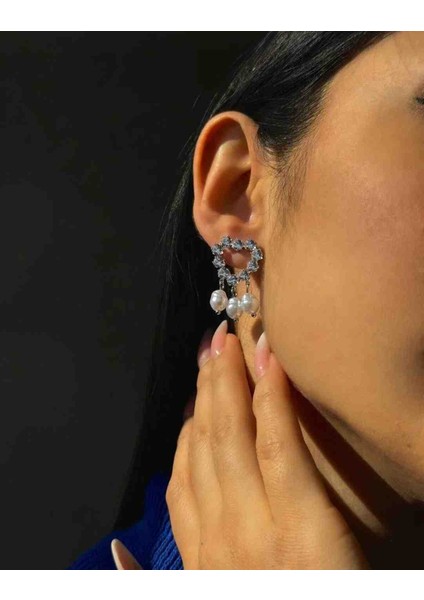 Zirkon Taşlı Kalp Model Incili Sallantılı Çelik Küpe