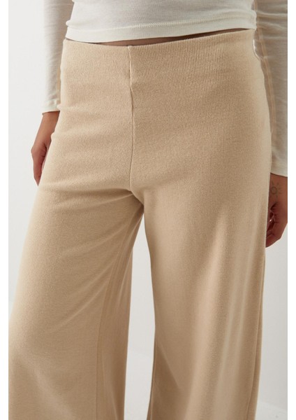 Triko Görünümlü Örme Pantolon Krem indirimleri