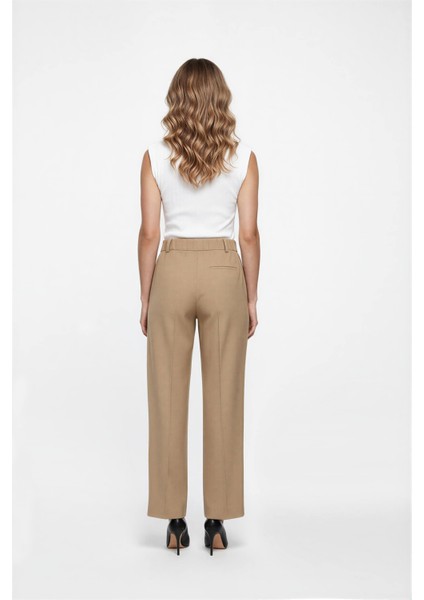 Bej Düğme Detaylı Tam Kalıp Pantolon