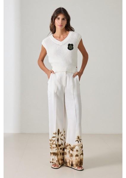 Krem V Yaka Nakış Detaylı Kolsuz Triko