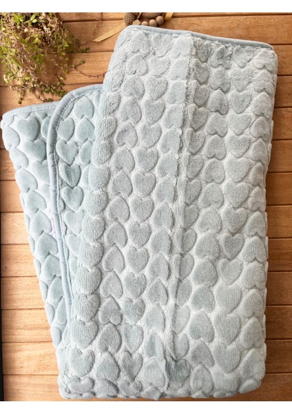 Mint Kalp Kabartmalı Kalın Peluş Battaniye