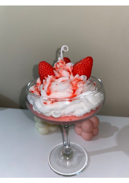 Strawberry Sundae Candle Çilekli Dondurma Mum Çilek Kokulu (Çilek Kokulu Mum) fiyatları